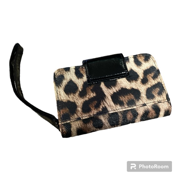 •Leopard Print Wallet - Picture 2 of 5
